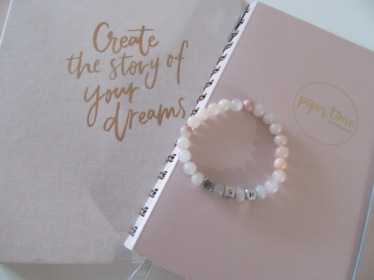 Lancering van Unique Name Gemstone Bracelet (Gastblog)